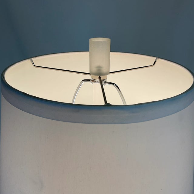 Turquoise 1980s Coastal Chic Ceramic & Lucite Splattered Seashell Table Lamp. For Sale - Image 8 of 12