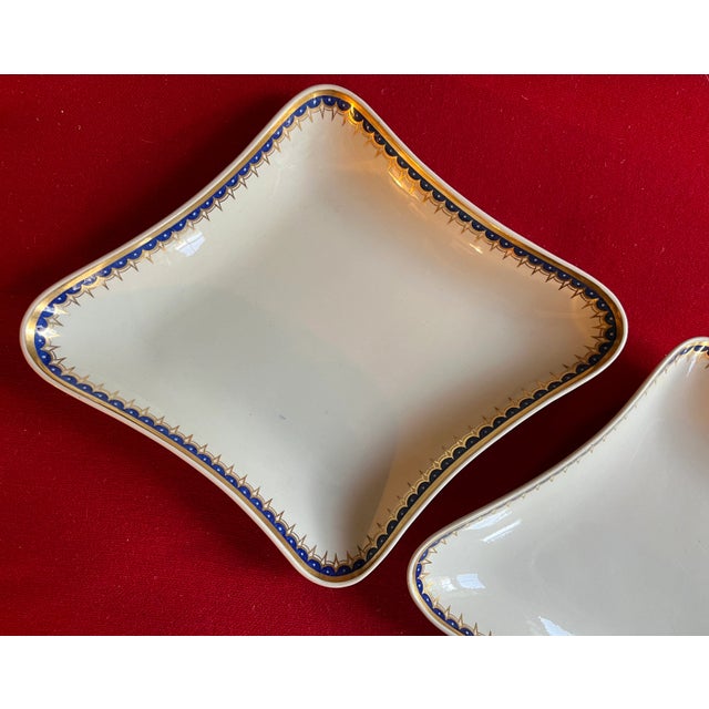 Early 19th Century Large Antique Early 19th Century Wedgwood Creamware Diamond Shape Serving Dishes or Bowls - a Pair For Sale - Image 5 of 10