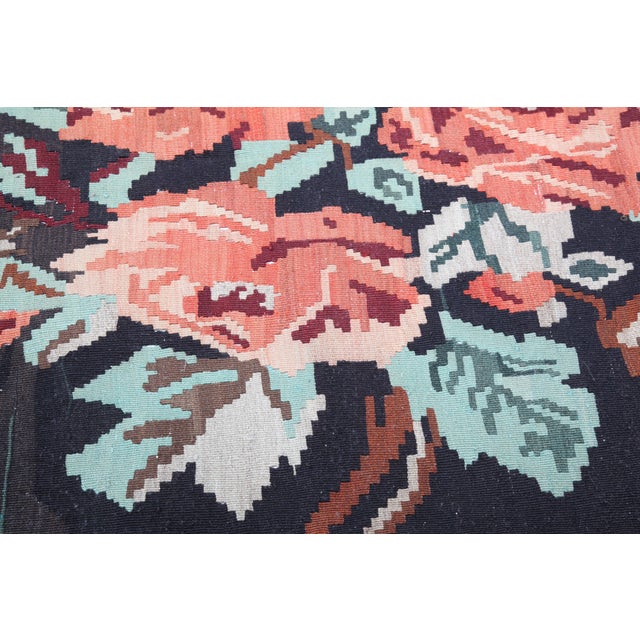 Vintage Anatolian Floral Kilim With Central Bouquet – Handwoven Wool Flatweave Kilim Rug -5' 8'' X 8' 2'' For Sale - Image 11 of 12