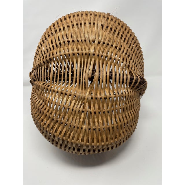Brown Antique 19th Century Buttocks Basket – Hand-Split Oak W/ Twig Handle & God’s Eye For Sale - Image 8 of 10