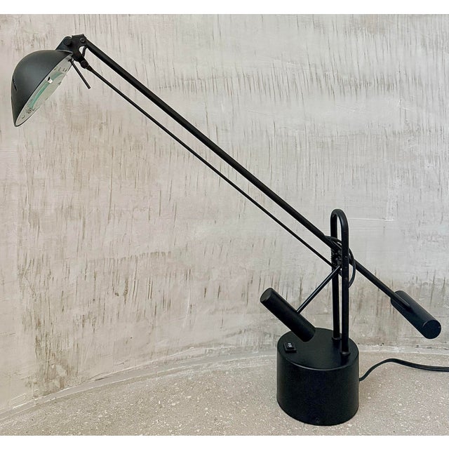 Vintage Postmodern Italian Milano Dana 4400/G440 Black Counterbalance Halogen Adjustable Desk, Task Lamp With Pendulum & Double Counterweight For Sale - Image 10 of 12