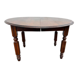 Antique Victorian Style Walnut Dining Table With 1 Leaf.