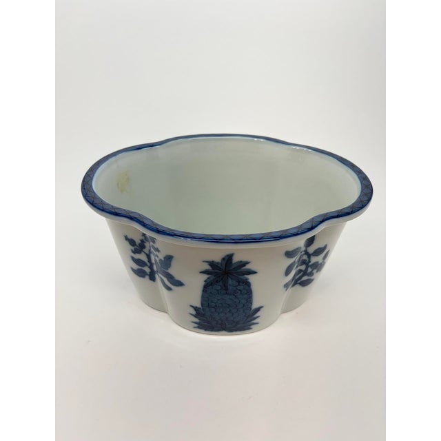 Vintage Blue Pineapple Porcelain Cachepot Styled After Mottahedeh For Sale - Image 9 of 10