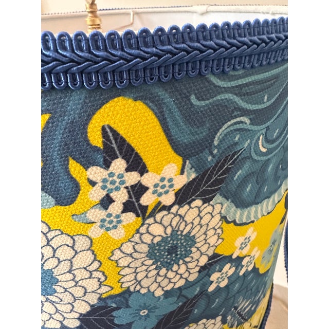 Vintage Chinoiserie Brass Urn Lamps With Chiang Mai Dragon Shades - A Pair For Sale - Image 4 of 11