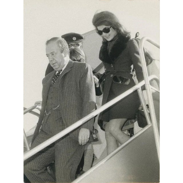 1970s Jackie Kennedy Leaving the Plane, 1970s, Photograph For Sale - Image 5 of 5