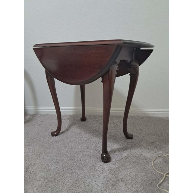 1990s Kincaid Solid Oak Country French Style 28" Drop-Leaf Pembroke Accent End Table For Sale In Austin - Image 6 of 6