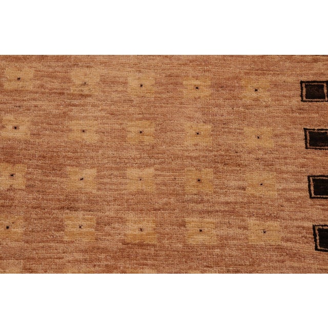 1990s Boho Chic Ziegler Tan Black Hand-Knotted Wool Rug - 6'1'' X 8'8'' For Sale - Image 5 of 8