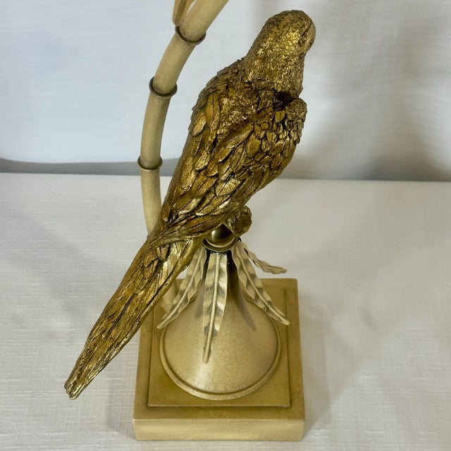 Hollywood Regency Vintage Palm Beach Regency Parcel Gilt Parrot Tole Palm Tree Table Lamp – Mid-Century Modern Decor For Sale - Image 3 of 12