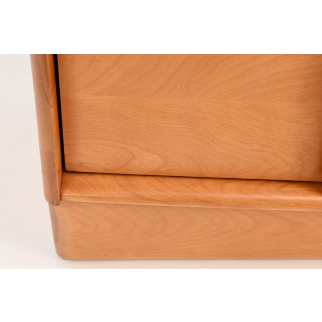 Heywood-Wakefield Mid-Century Modern Sculptura Birch 9 Drawer Long Dresser | Newly Refinished For Sale - Image 14 of 17