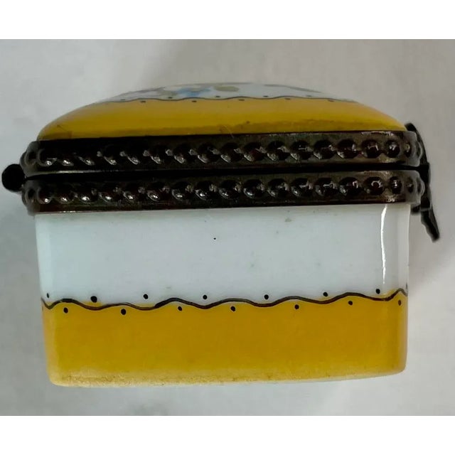 Hand Painted Limoges France, Porcelain Trinket Box For Sale In New York - Image 6 of 11