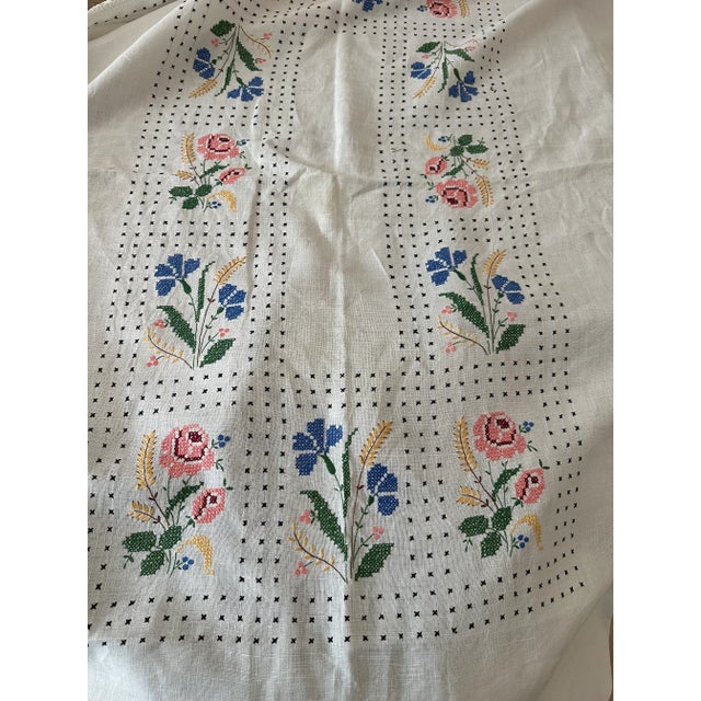 1940s French Linen Floral Hand Embroidered For Sale - Image 5 of 9