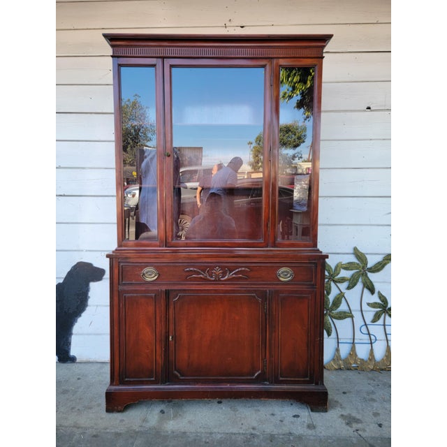 Vintage Traditional Mahogany Wood China Cabinet. For Sale - Image 18 of 18
