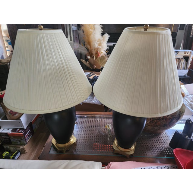 Ceramic Early 20th Century Pair of Vintage Paul Hanson Hollywood Regency Black Ceramic & Brass Vase-Form Table Lamps For Sale - Image 7 of 9