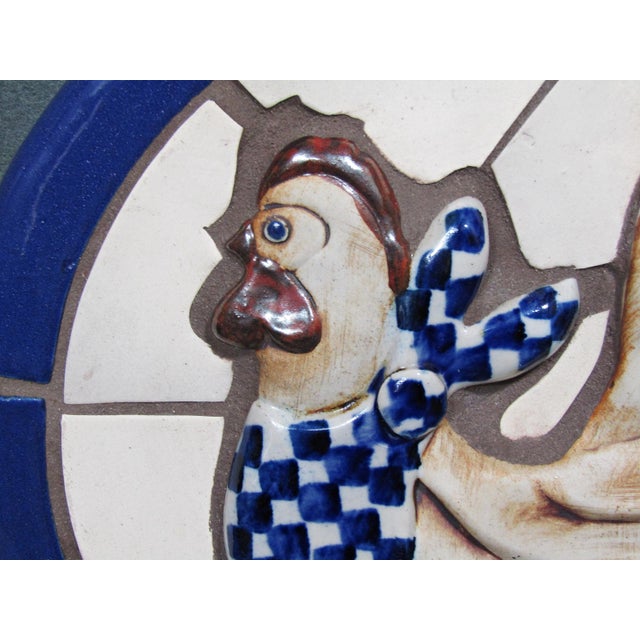 1970s Hogan Young Signed Mosaic Rooster Wall Plaque – 11.25" Round For Sale - Image 4 of 10