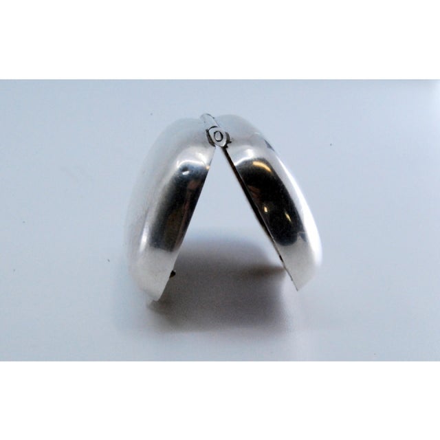 Oval Silver Pill Box with Gilt Interior For Sale - Image 3 of 11