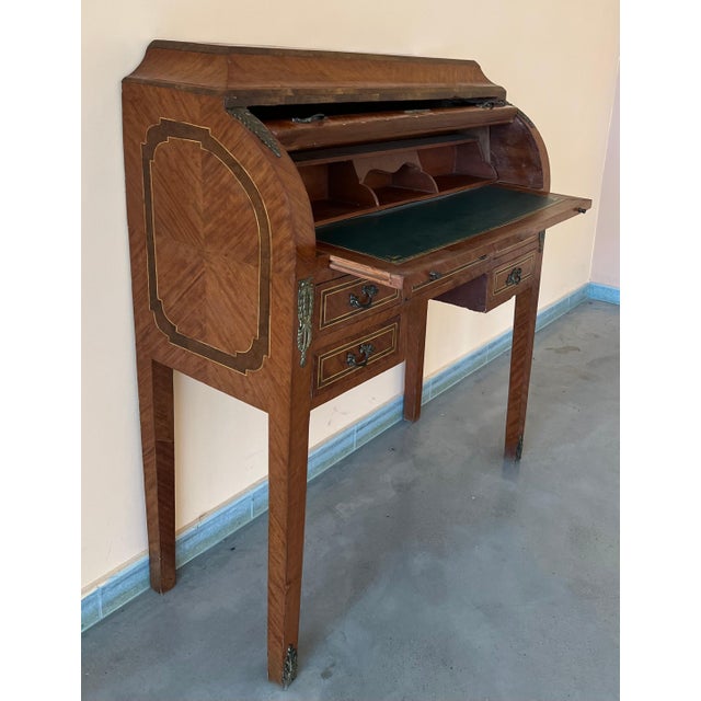 Early 20th Century Sheraton Revival Cylinder Bureau, writing Desk with marquetry, circa 1890 For Sale - Image 5 of 18