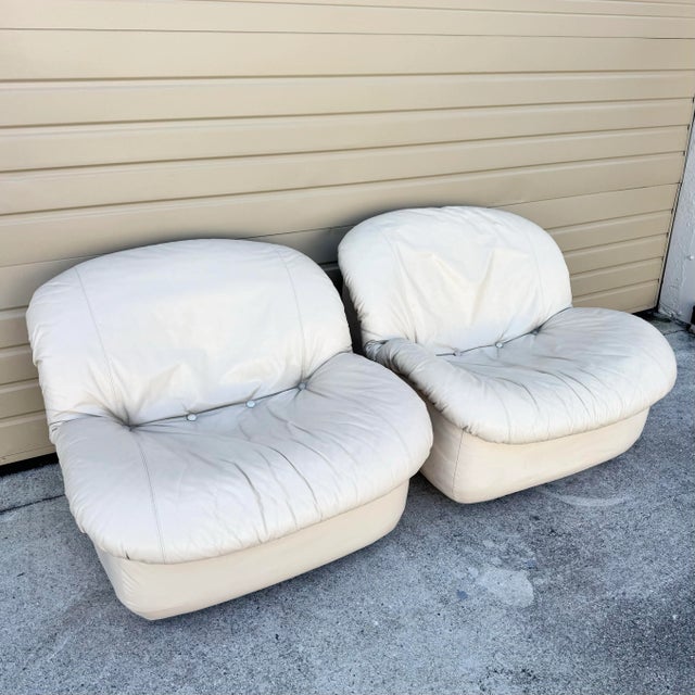 Postmodern Cream Sculpted Tufted Leather Swivel Lounge Chairs - A Pair For Sale - Image 4 of 12
