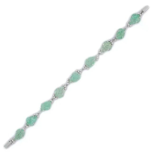 Art Deco 18.8 Ct Carved Raw Emerald Bracelet in 18k White Gold With Diamonds For Sale - Image 3 of 6