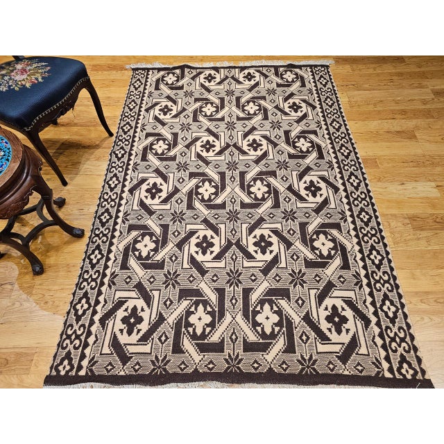 1900 - 1909 Vintage American Southwestern Rug, Handwoven Wool, Geometric Pattern, Tan & Brown, 5x7 For Sale - Image 5 of 13