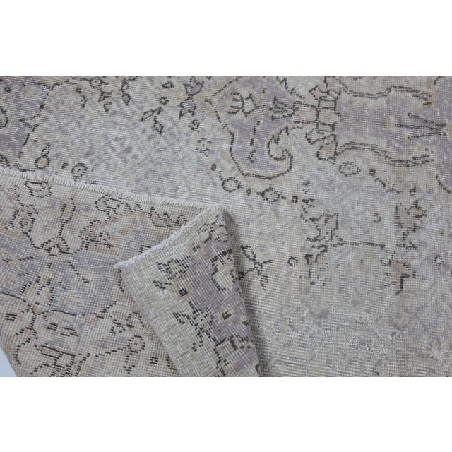 Vintage Turkish Hand-Knotted Oushak Rug in Soft Neutrals - 7' × 10′ 4″ For Sale - Image 12 of 12