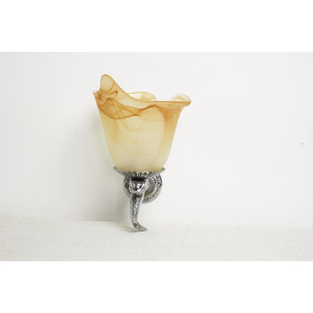 French Tulip and Fish Wall Sconce in Chrome and Peach Marbled Glass, 1940s For Sale - Image 4 of 11