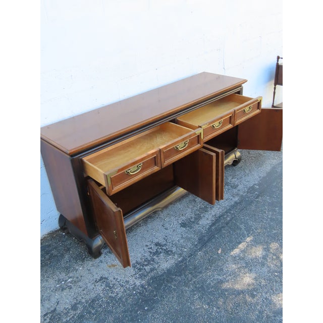 Late 20th Century Broyhill Hollywood Regency Long Low Dresser Sideboard Media Cabinet 6353 For Sale - Image 5 of 18