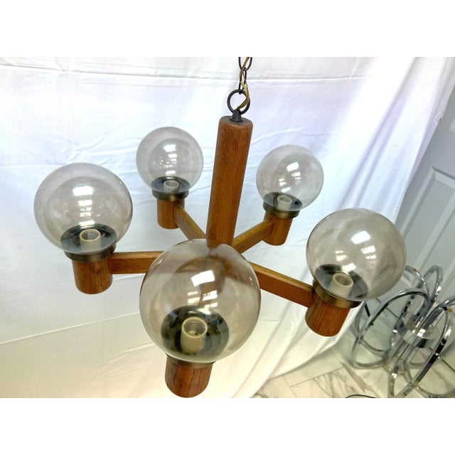 Mid 20th Century Mid-Century Modern Brass Wood 5 Light Globe Chandelier For Sale - Image 5 of 8