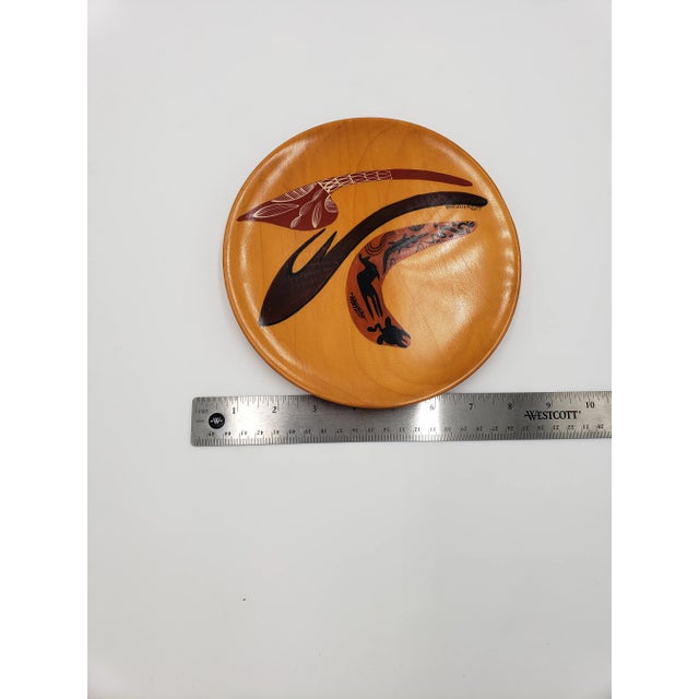 1980s Eric Juckert Australian Aboriginal Weapons Kauri Wood Plate For Sale - Image 4 of 7