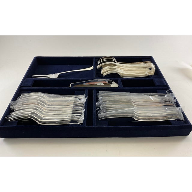 James Dixon & Sons 1980s A Set of Fish Eaters & Fish Servers, 26 Pieces,+ 12 Spoons Rattail- 38 pcs For Sale - Image 4 of 16