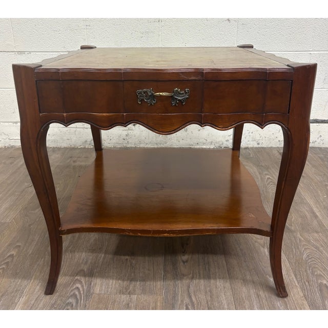 This is a beautiful vintage Townsend Mfg. Co. of Zeeland & Grand Rapids end table, model #379, featuring a classic French...