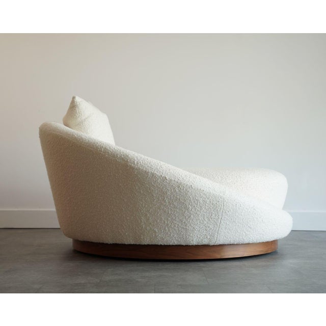 Milo Baughman Satellite Chaise Lounge in Boucle and Walnut, C. 1970s For Sale In New York - Image 6 of 9