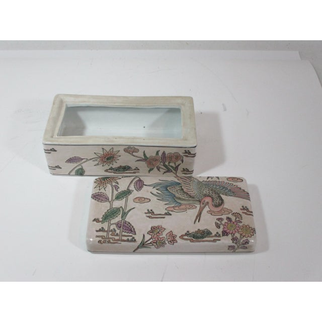 1960s Chinese Porcelain Bird Motif Keepsake Box For Sale - Image 6 of 8
