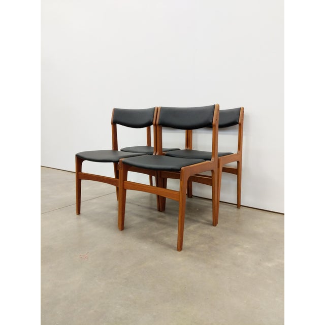 Set of 4 authentic vintage mid century Danish / Scandinavian Modern dining chairs. Designed by Erik Buch for Anderstrup...