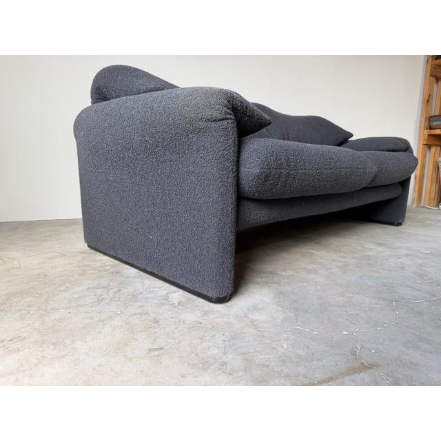 Vico Magistretti Maralunga Two-Seater Black Bouclé Loveseat Sofa for Cassina, Italy For Sale - Image 10 of 18