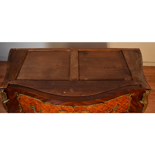 1930s 1930s French Louis XV Walnut & Marble Top Commode / Dresser / Chest of Drawers For Sale - Image 5 of 17