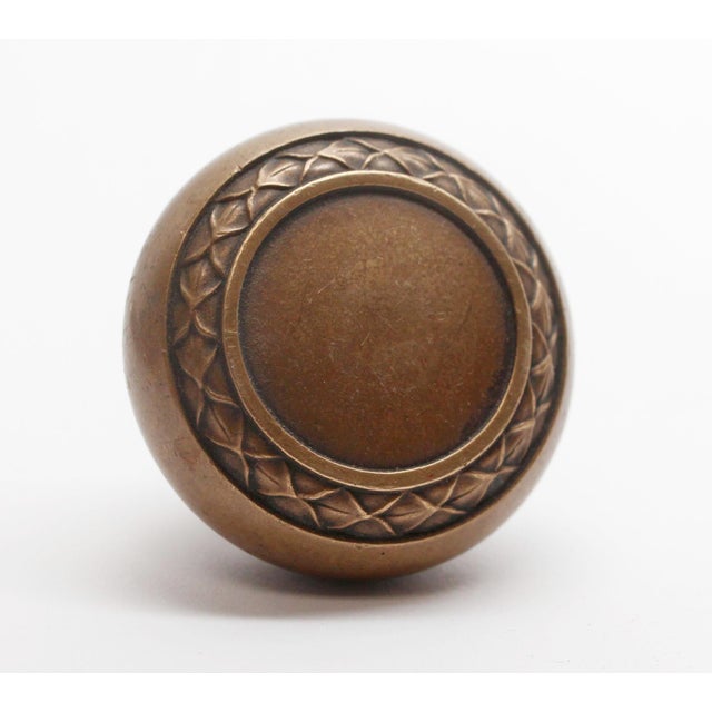 This Greek style concentric knob was made by Lockwood in the 1897 catalog. It is part of the M-14910 Salona group. This...