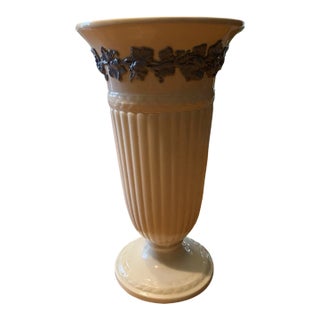 Vintage MCM Wedgewood White W Blue Grape Leaves Trumpet Vase 8.5” For Sale