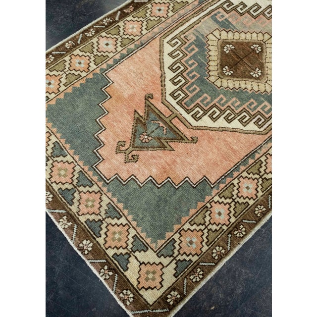 Turkish Vintage Rug 3'2" x 5'8" #16124 For Sale - Image 4 of 8