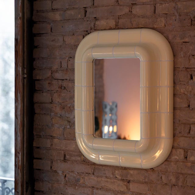 Defined by an enveloping, architectural form, Lola brings instant presence to a space. Its rounded structure feels both...