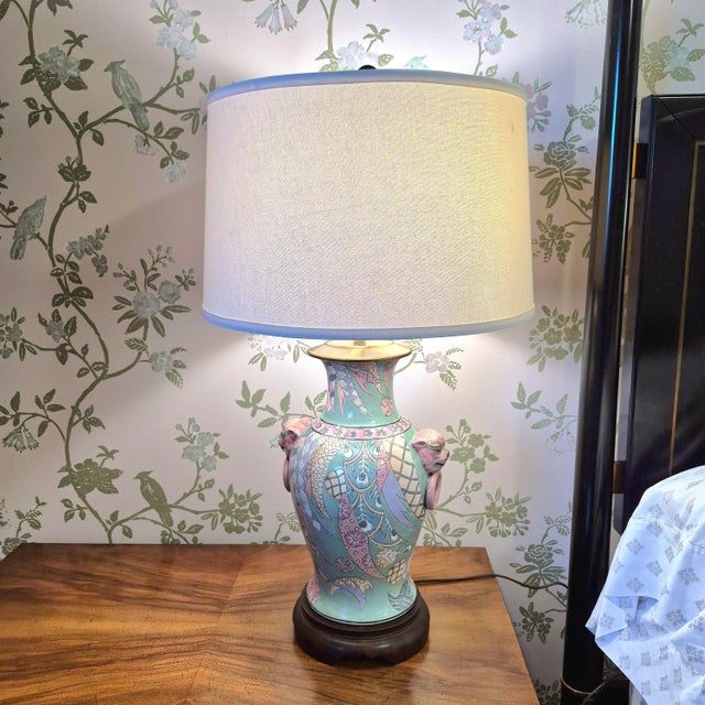 This fabulous vintage Heyward House table lamp renders the traditional chinoiserie vase form in unexpected Palm Beach...