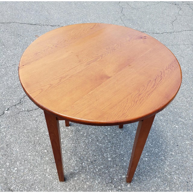 1980s Amish Hand-Crafted Pine Round Lamp or Gueridon Table For Sale - Image 5 of 9