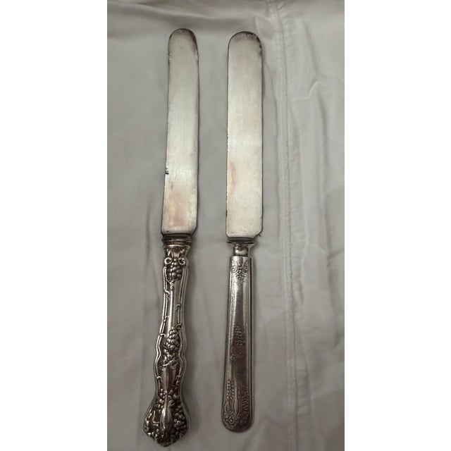 1847 Rogers Bros. “Vintage” Silverplate Flatware Master Set Pattern Introduced 1904 - 148 Pieces For Sale - Image 14 of 17