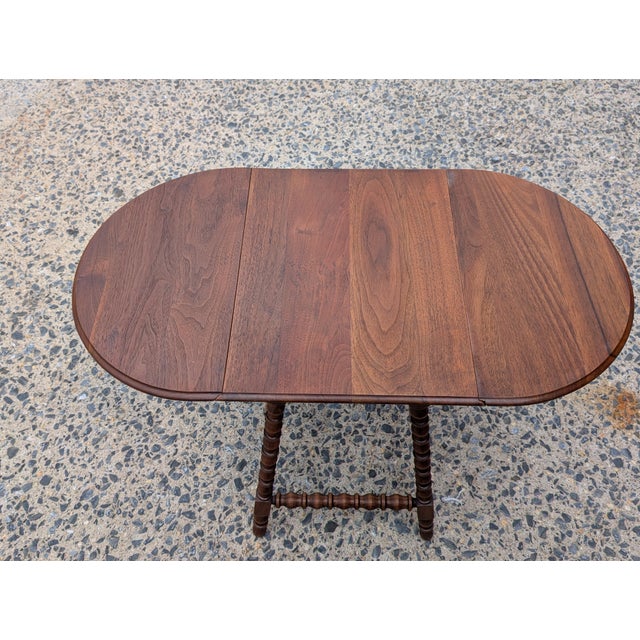 American Vintage Americana Style Drop Leaf Side Table Rustic Country Colonial For Sale - Image 3 of 11