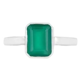 Classic Bezel Set Green Onyx Solitaire Ring in 925 Silver- Unisex Ring - Size 7 For Sale