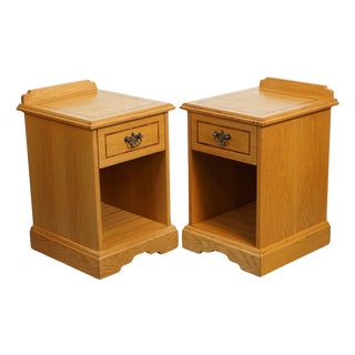 Vintage Nightstand in Oak For Sale