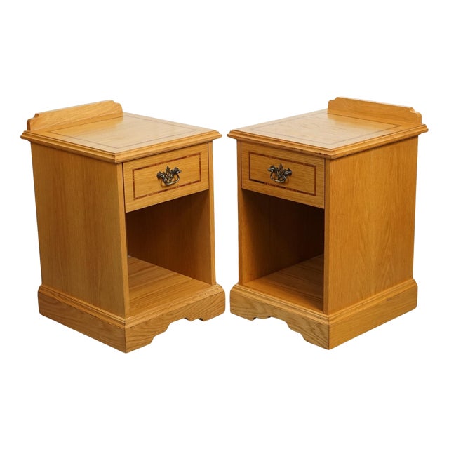 Vintage Nightstand in Oak For Sale