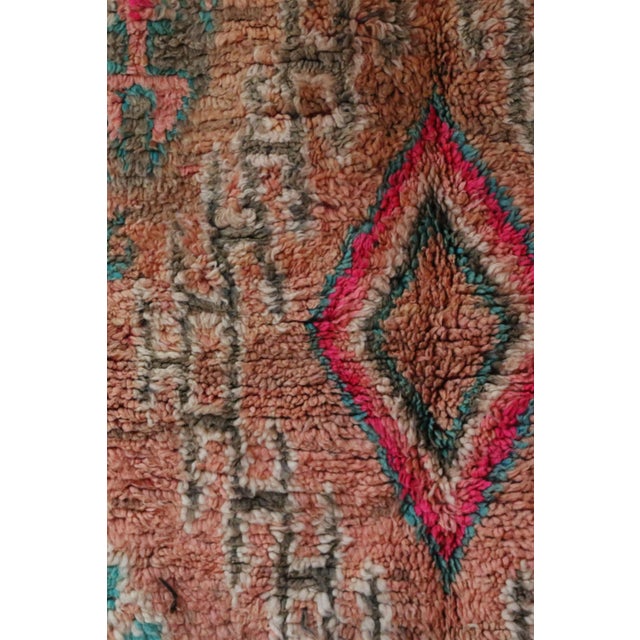 Mid-Century Modern Pink Moroccan Boho Rug For Sale - Image 3 of 9