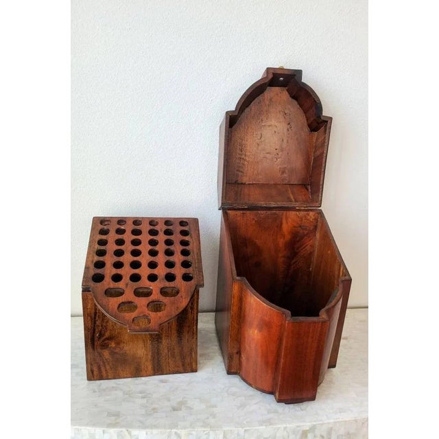 Wood Antique American Federal Period Flame Mahogany Knife Box For Sale - Image 7 of 11
