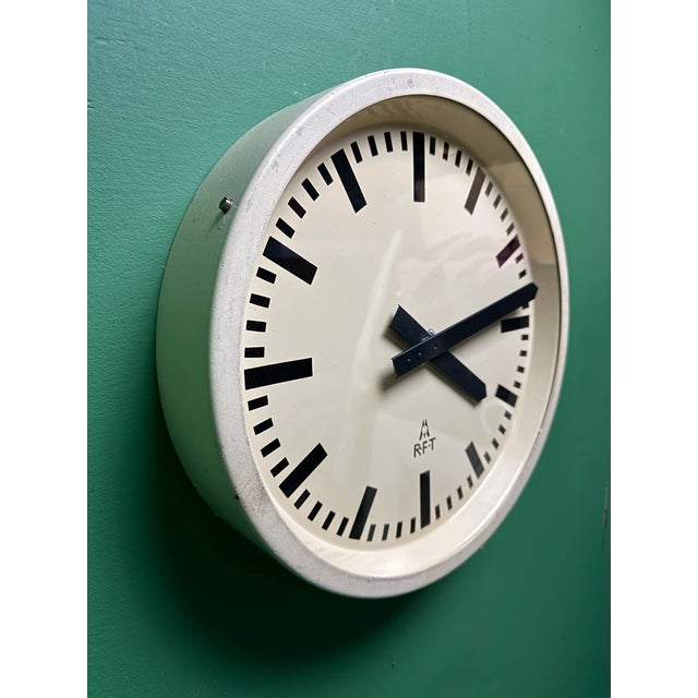 Vintage East German Industrial Factory Clock from RFT, 1950s For Sale - Image 6 of 8