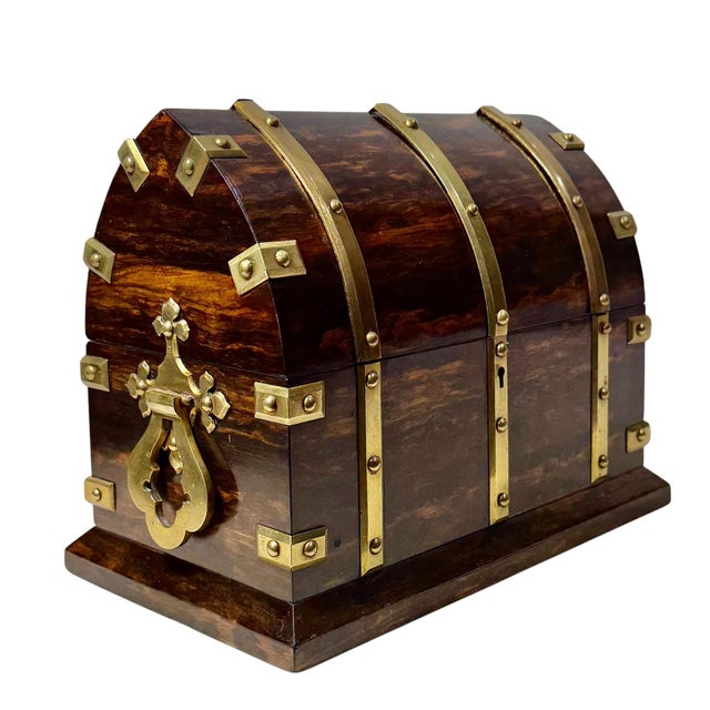 An impressive English rosewood stationery box dating to circa 1830, exceptionally well constructed and richly appointed...